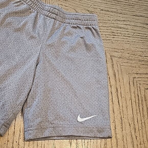 Gray Nike shorts size 6 - Picture 3 of 6